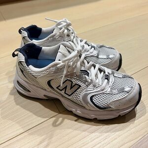 New Balance 530s White and Navy Women’s Size 7